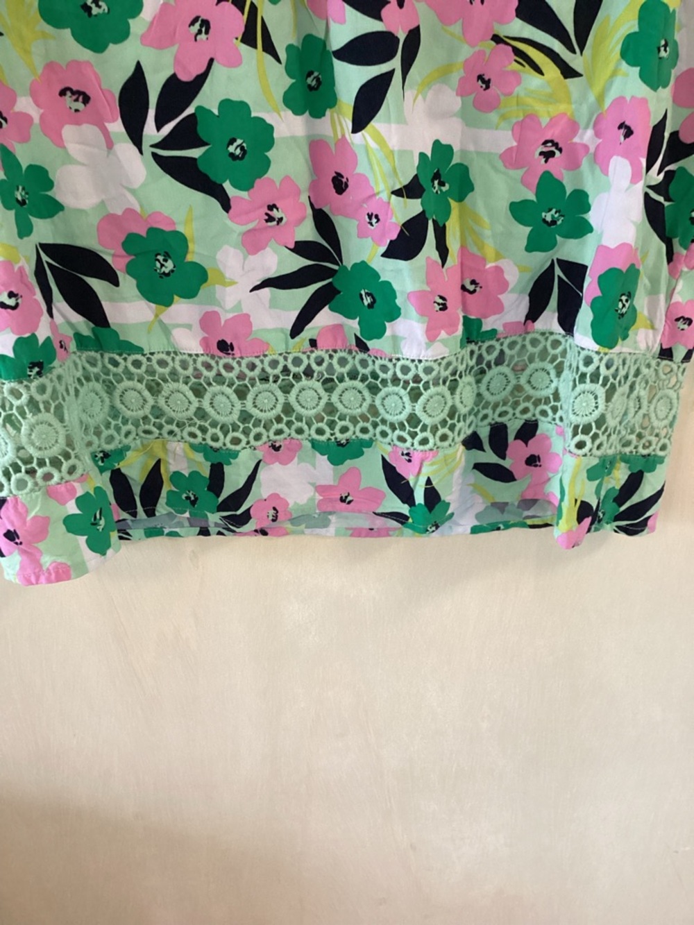 Crown & Ivy Boho Floral Crochet Bell Sleeve Tunic Blouse Womens M, Pink & Green - Picture 5 of 8